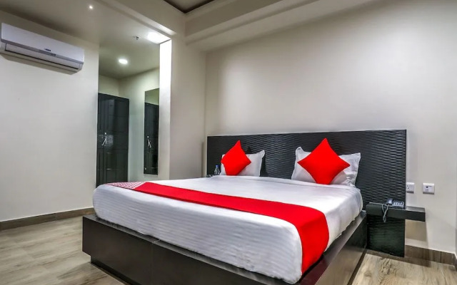 Oyo 14859 Ulavacharu Hotels