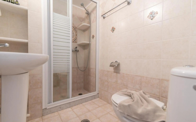 Birikos Hotel & Suites