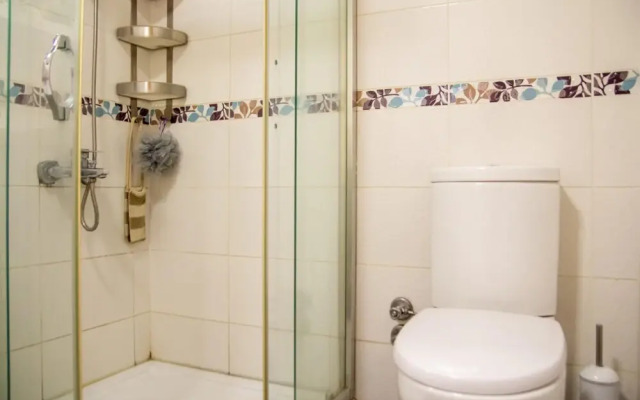 Pleasant and Central Flat With Balcony in Izmir