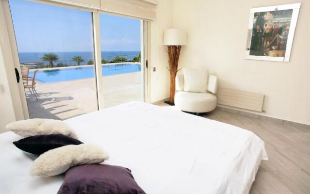 Seafront 5 Bedroom Villa Paradise in Sea Caves