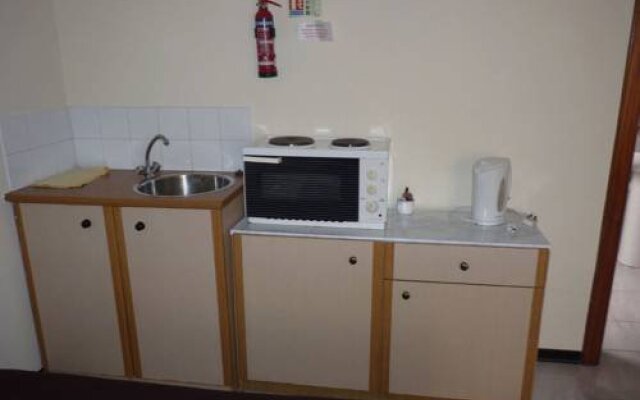 Highlander Guest House And Bar