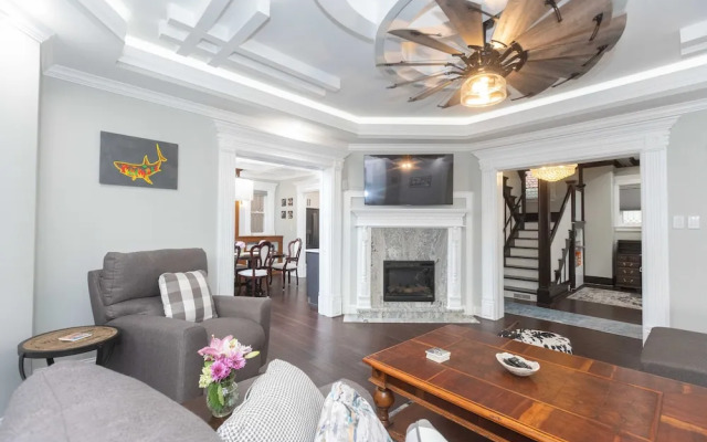 4 BDR Lake Geneva Estate Across From Beach!