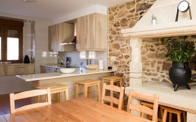 House - 4 Bedrooms with WiFi - 107751