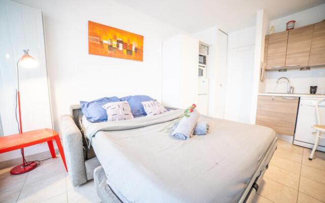 SUN7 STUDIO -FACE PLAGE- WIFI-PARKING -PISCINE - CoHôteConciergerieLaGrandeMotte