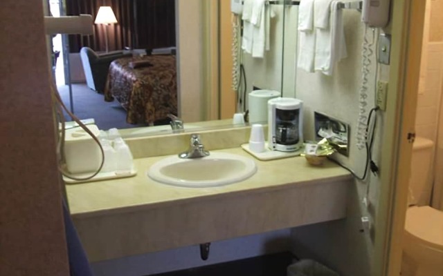 Red Carpet Inn and Suites Scranton