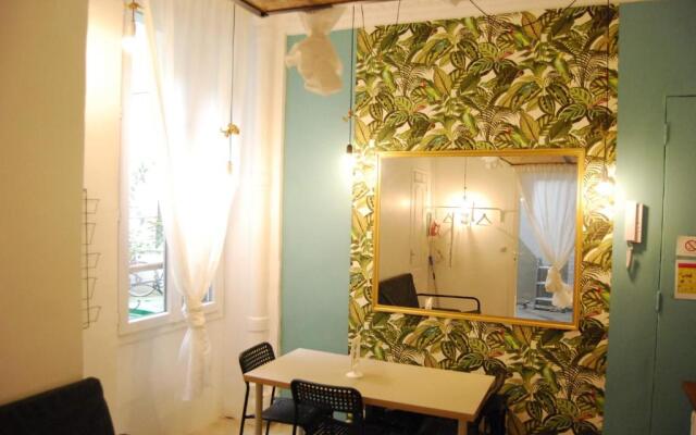 Arty 20m² district of BATIGNOLLES