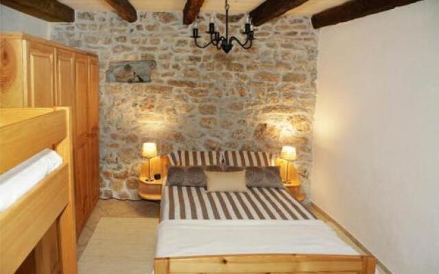 Lovely Stone Cottage Pomer