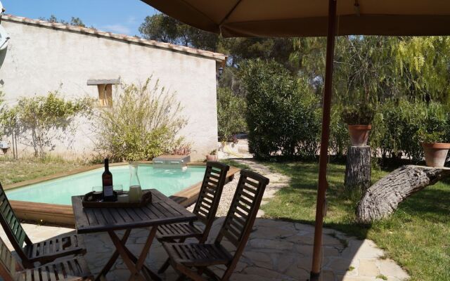 Beautiful Cottage in Renau Costa Dorada with Swimming Pool