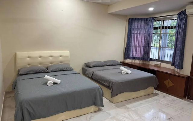 Cozy Johor Bahru Home With Family Room and Unblock Balcony View – Guest Rooms – Johor Bahru
