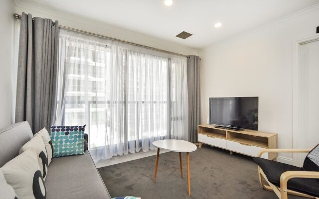 QV Design Inner City Apartment - 823