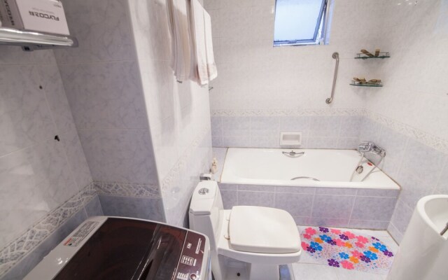 Warm Island Xujiahui 4 bedroom