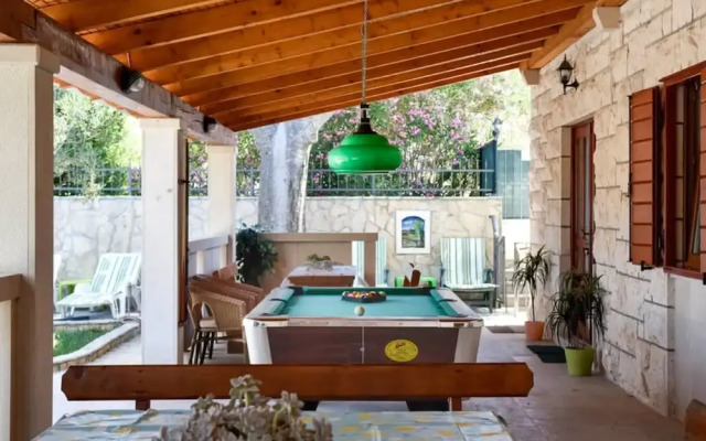Peaceful Island Haven With Pool, BBQ & Games Area