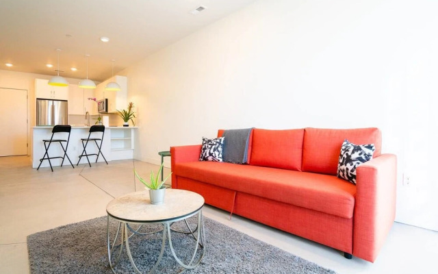 Minimalist & Alluring Condo, Walk to Mile High