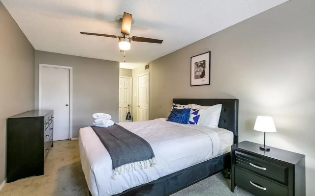 University Suite + Pool + Gym