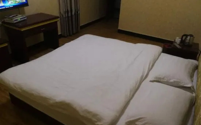 Tongren Yanhe Precious Hotel