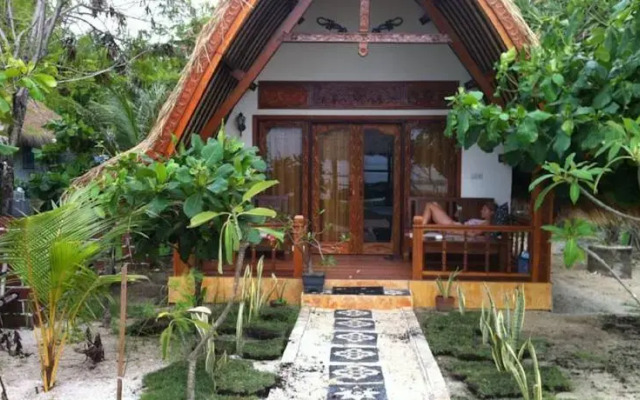 Lucky's Bungalow and Bar