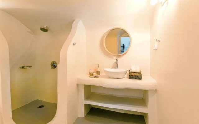 Kalamia Cave House