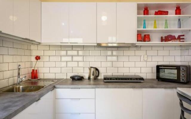 Lithinon House