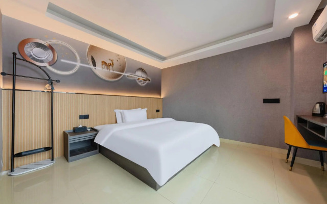 Dongfang Hotel