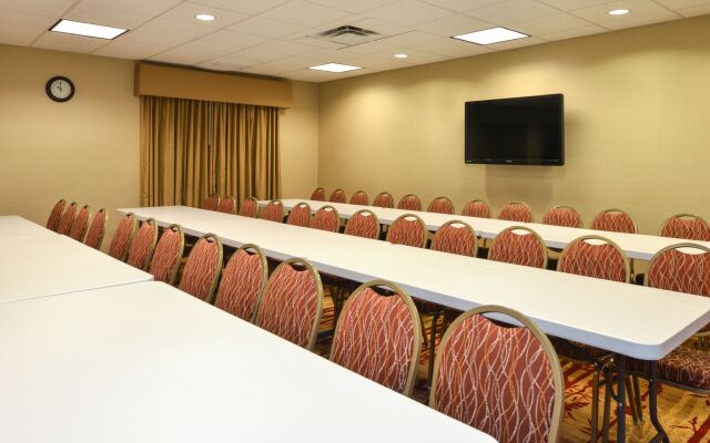 Holiday Inn Express & Suites Cherry by IHG