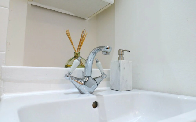 Comfortable Apartment in West End