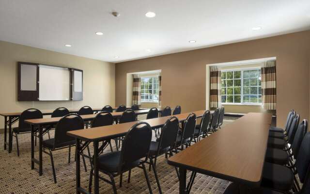 Microtel Inn & Suites by Wyndham Carrollton