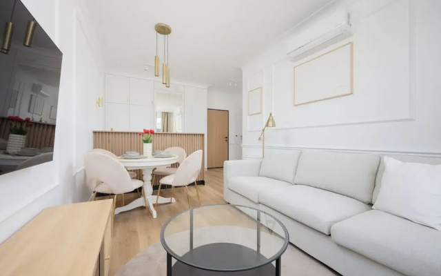 Kolejowa Apartment Warsaw by Renters