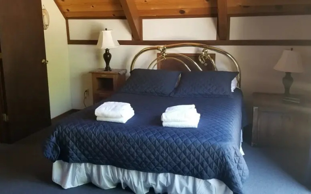890 Candlewood Relaxing Tahoe Cabin