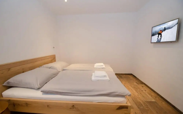 Superb Alpine Lodges Zell am See 4pax