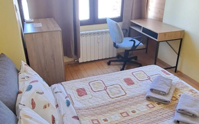 Top Central 2 Bedroom Apartment next to NDK