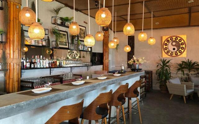 Deng's Kamala Beach Guesthouse