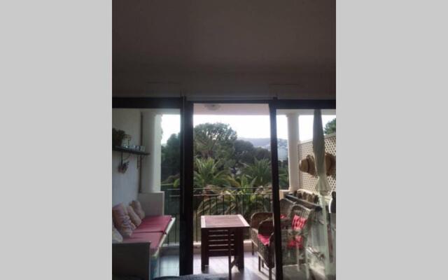 La Petite Cachette - Pool and 150m to the beach
