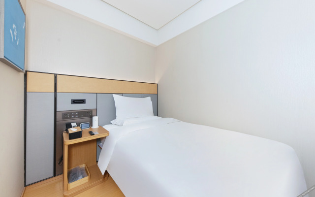 JI Hotel (Beijing Capital Airport T2 Terminal)
