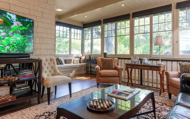 Stonehurst Place Bed & Breakfast