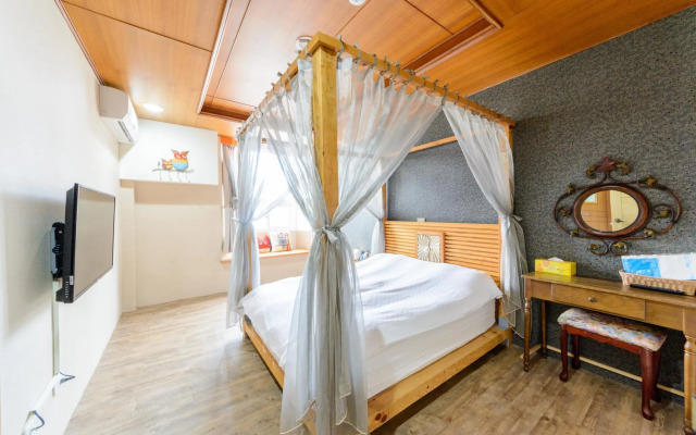Owl Castle Bed and Breakfast
