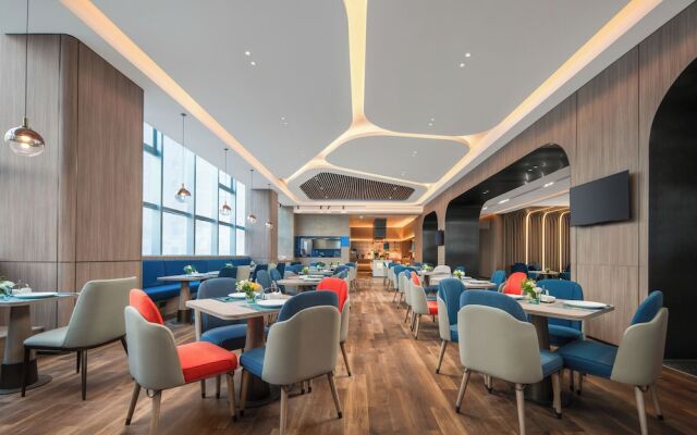 Holiday Inn Express Nanjing Jiangbei Wonhall Mall by IHG