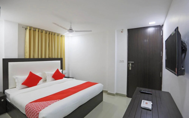 Gour White House by OYO Rooms