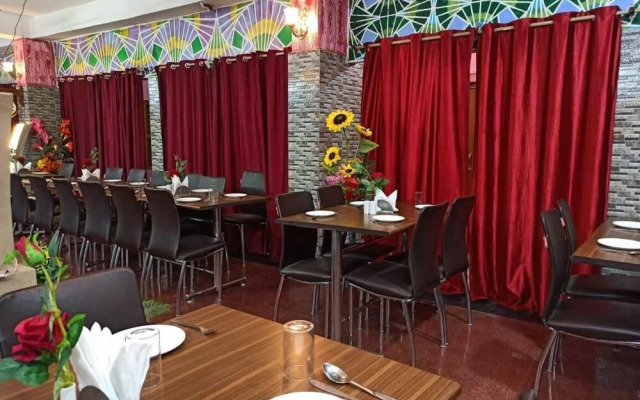 Hotel Anand Lok
