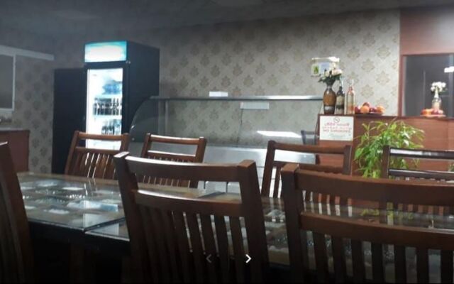 Hotel Chathuna