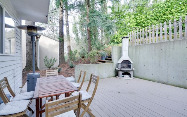 Lake Oswego Home w/ Deck 9 Mi to Downtown Portland