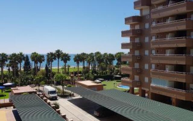 ayf lujoso y moderno en 1  linea de playa