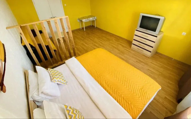 Good Afternoon on avenue Flotskij, bld. 1