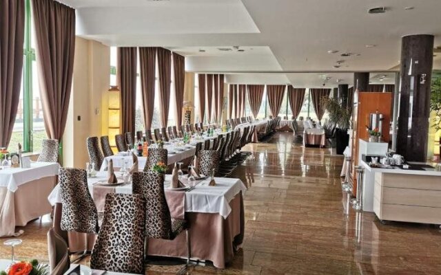 Hotel Zoo