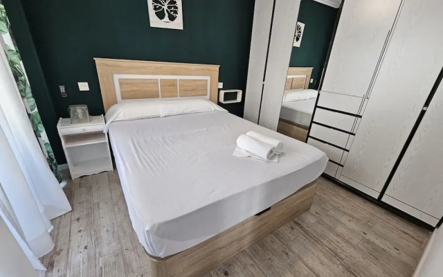Beach Escape for 6 in Benidorm