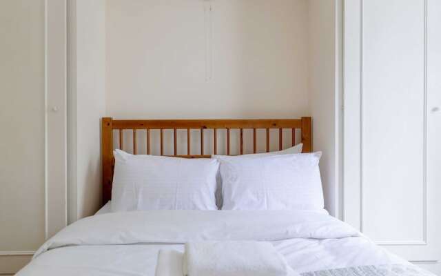 Roomy 3BD by Hampstead Heath!