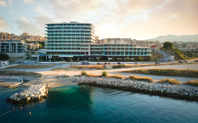 Amphora Hotel