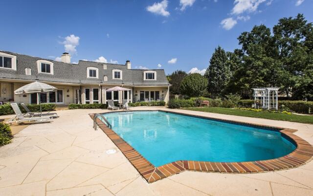 Matthews Manor Bed and Breakfast