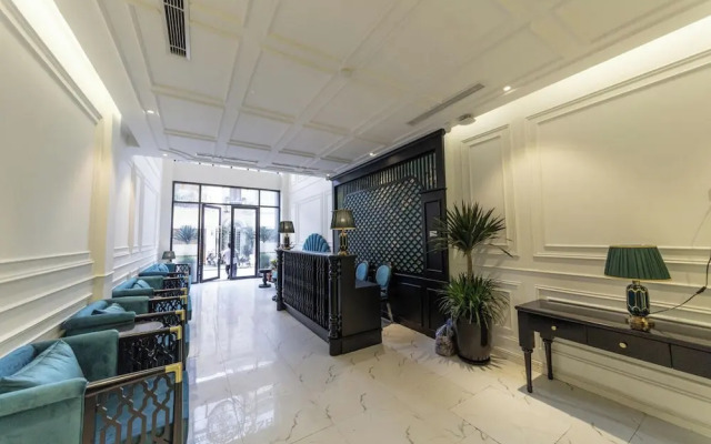 Azen Lakeside Hotel & Travel