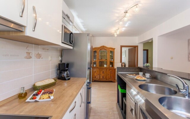 Beautiful Apartment in Malinska With Wifi and 2 Bedrooms