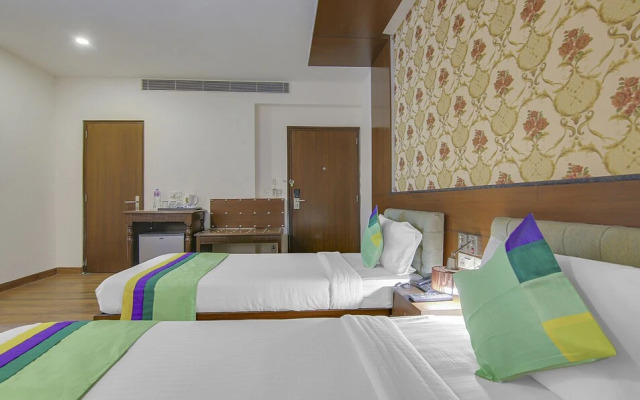 Treebo Trend Hotel Heaven